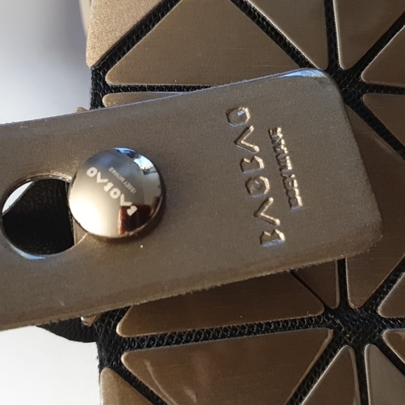 Beautiful Issey Miyake tote handbag. - Picture 3 of 10